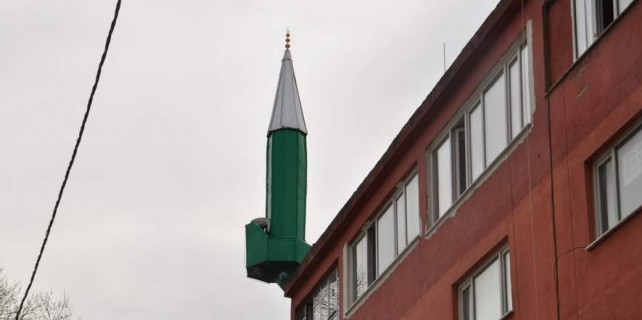 Bu minareyi gören şaşırıyor