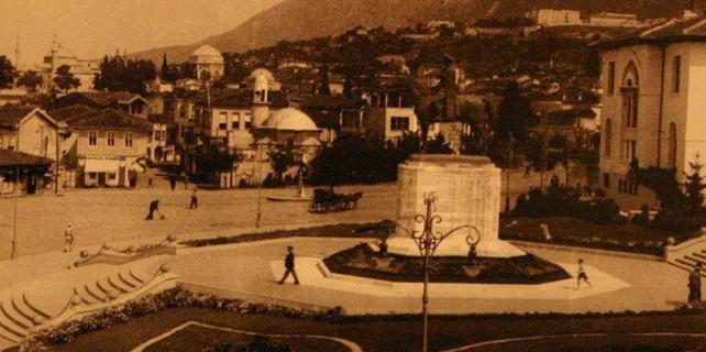Atatürk Meydanı'ndaki tarihi cami yeniden yapılacak