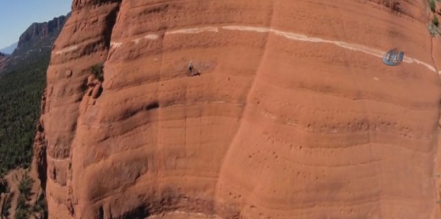Dik kayalıklardan böyle indi, yürekleri hoplattı!