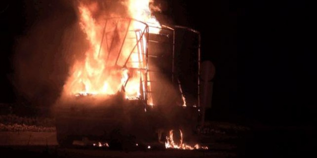 Kırmızı ışıkta alev alev böyle yandı!