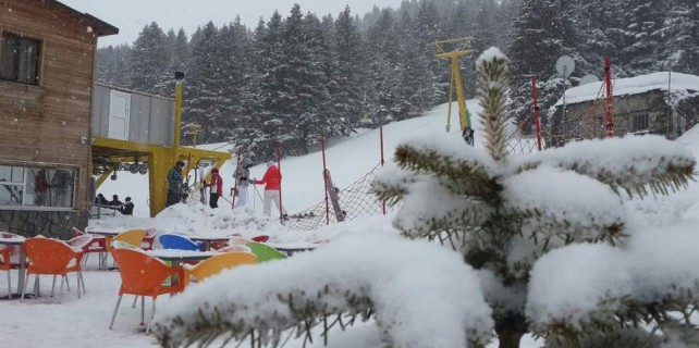 Uludağ'a kar yağdı