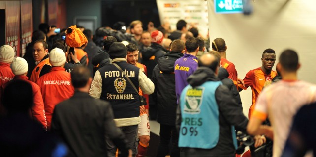 Arena maç sonu karıştı