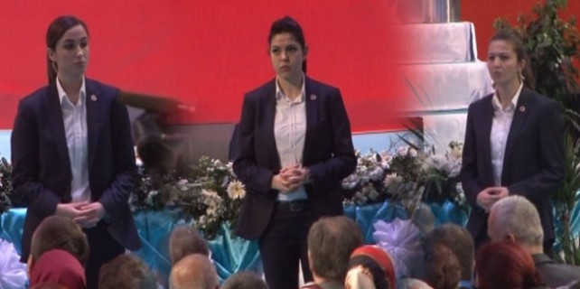 Davutoğlu'nu kadınlar korudu