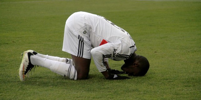 Demba Ba rekora koşuyor