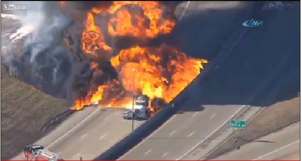 Alevler gökyüzüne ulaştı (video)