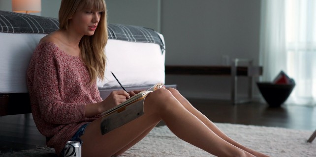 Kedisi 40 milyon dolarlık bacağını çizdi