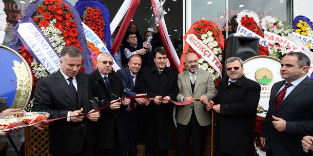 Vişne Caddesi'nde görkemli açılış