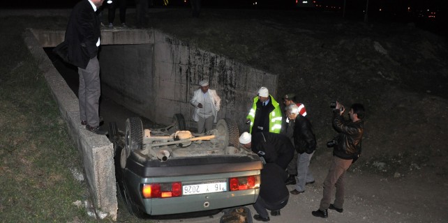 Otomobil alt geçide uçtu