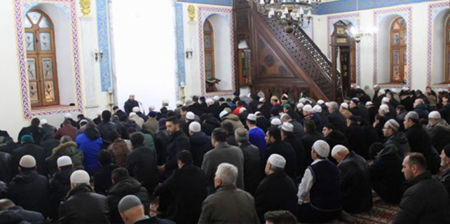 Eller şehitlerimiz için dua etti