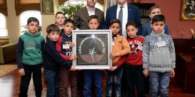 Başkan Dündar yetimlere sahip çıktı