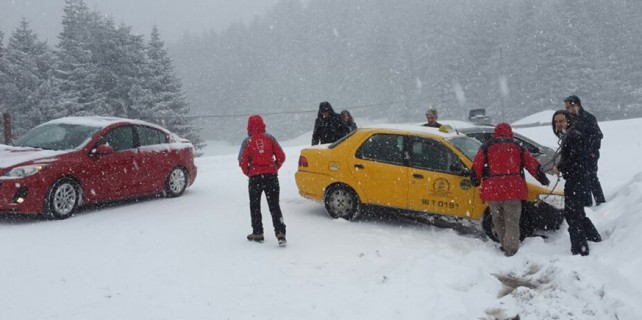 Uludağ Yolu buz pistine döndü!