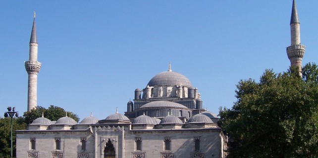 Camide korkunç olay, imam bu halde bulundu!