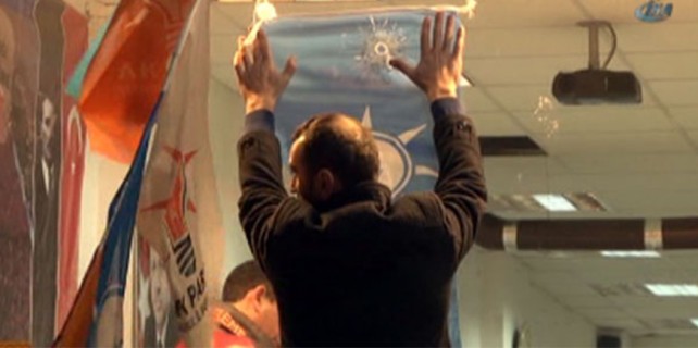 AK Parti seçim irtibat bürosuna silahlı saldırı