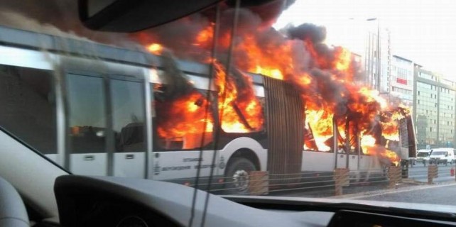 Metrobüste dehşet anları...(video)