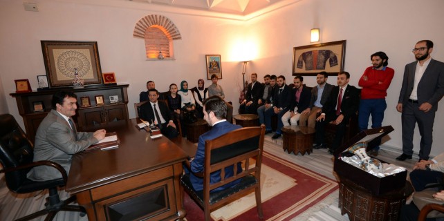 Dündar, AK Gençleri ağırladı