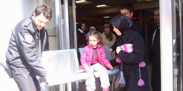 Yok böyle bir kaza...Bacağı bakın nereye sıkıştı