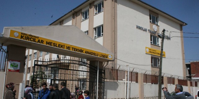 Bursa'da liseli öğrenci dehşet saçtı!