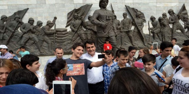 Bursalı çocuklar Belediye Başkanı ile Çanakkale'ye çıkarma yaptı