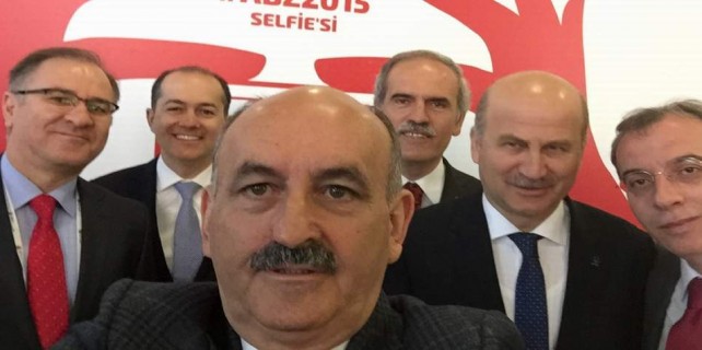 Bakan Müezzinoğlu selfie yaptı