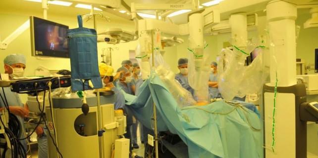 Bursa'da artık ameliyatları robotlar yapacak