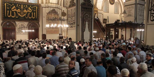 Ramazanın ilk cuması camiler doldu taştı