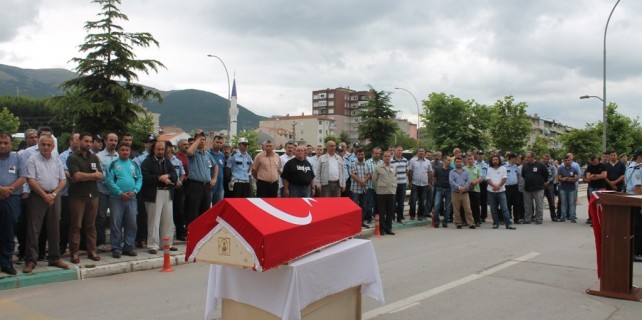 Bursa’da polis cenazesi yürekleri burktu