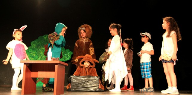 Çocuk tiyatroculardan drama oyunu