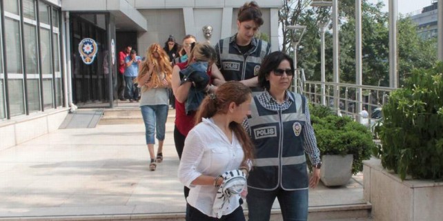 Bursa'daki fuhuş operasyonunda 9 kişiden kaçı tutuklandı?