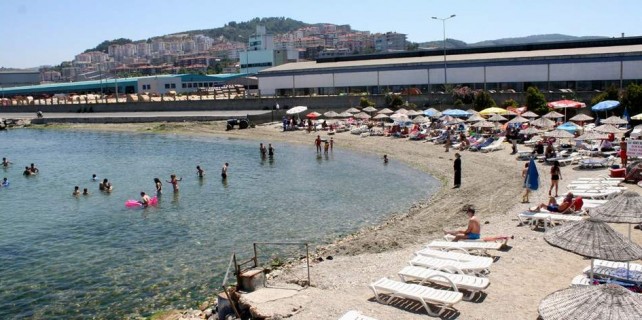 Mudanya'da halk denize girecek ücretsiz plaj bulamıyor...