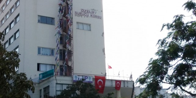 Mudanya'da HDP'ye terör tepkisi