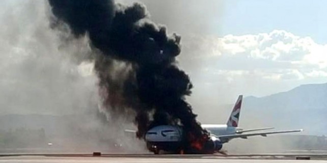 Yolcu uçağı alev alev yandı