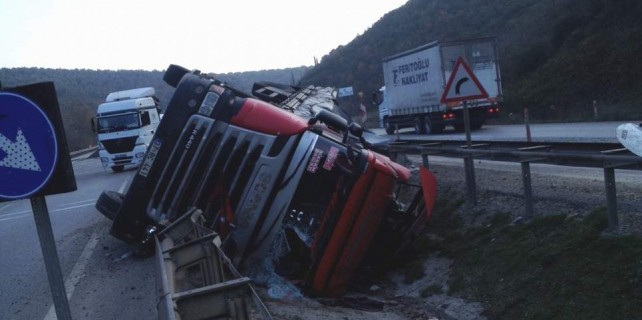 Bursa'da feci kaza...Trafik çileye döndü...