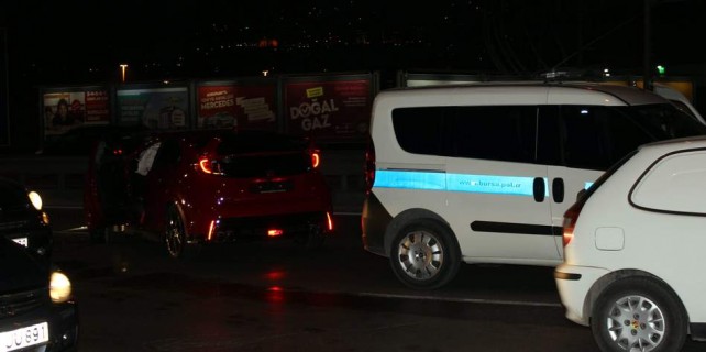 Bursa İzmir yolunda kaza...Trafik kilitlendi...