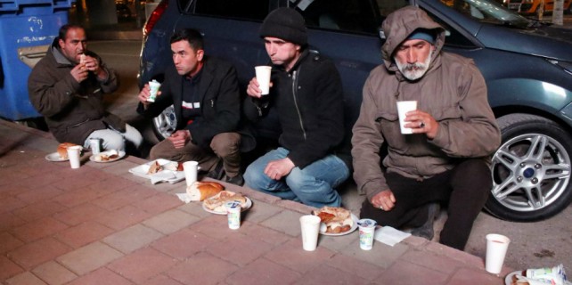 'Sosyal Medya' evsizlere sıcak yemek oldu...