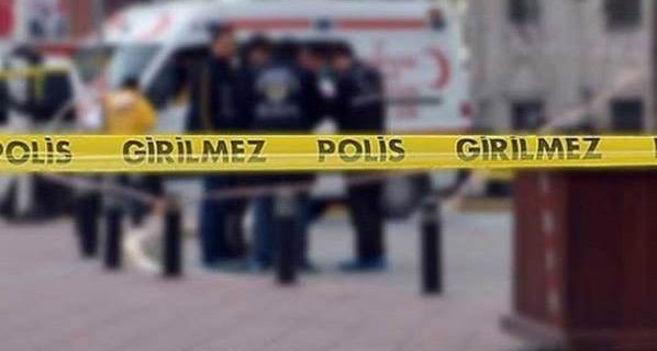 İki polisin evlerinde sır ölümü...
