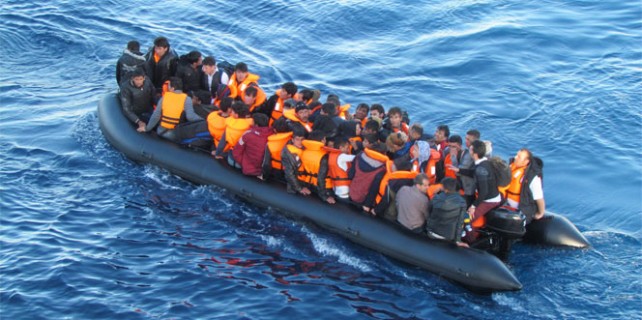 Göçmenleri taşıyan bot battı çok sayıda ölü var