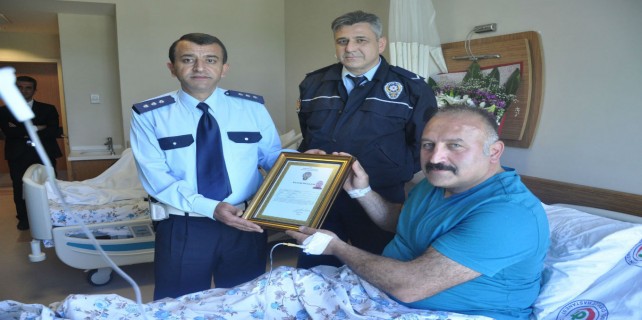 Başbakanın övdüğü polise başarı belgesi