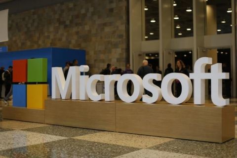 Microsoft akıllı telefon sektörüne yenildi