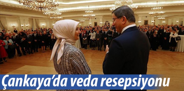 Davutoğlu, Başbakanlık personeli ve ailelerine veda etti