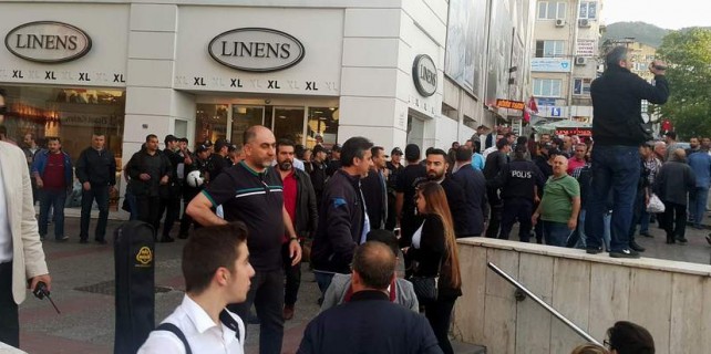Bursa'da yasadışı gösteriye müdahale...