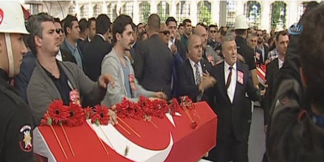 Şehit cenazesinde Kılıçdaroğlu'nun çelengine tepki