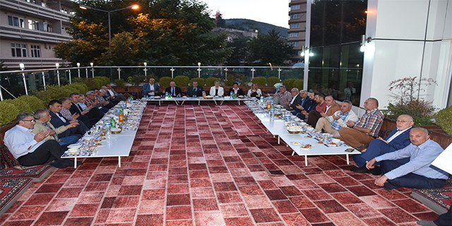 AK Parti Bursa iftar buluşmalarını sürdürüyor