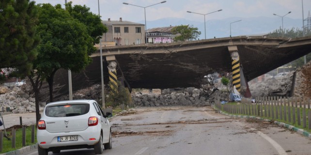 Mudanya köprüsü yıkıldı
