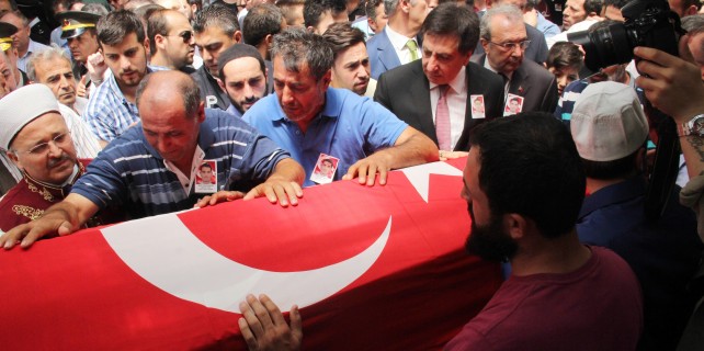 Bursalılar şehit polisi gözyaşlarıyla uğurladı