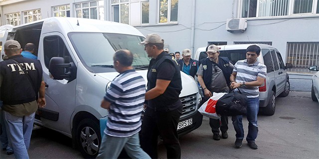 Bursa'da 19 polis gözaltına alındı
