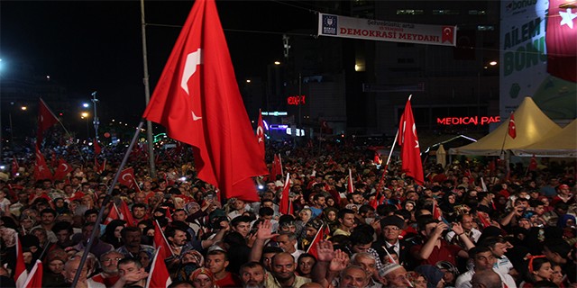 Bursalılar nöbete devam ediyor