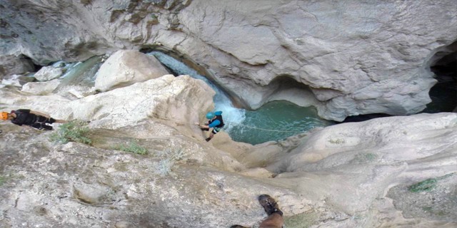 Bursalı dağcılar Harmankaya kanyonunu keşfetti