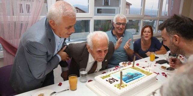 Bursa'da bir ilk...101 yaşında ama hiç ilaç kullanmadı