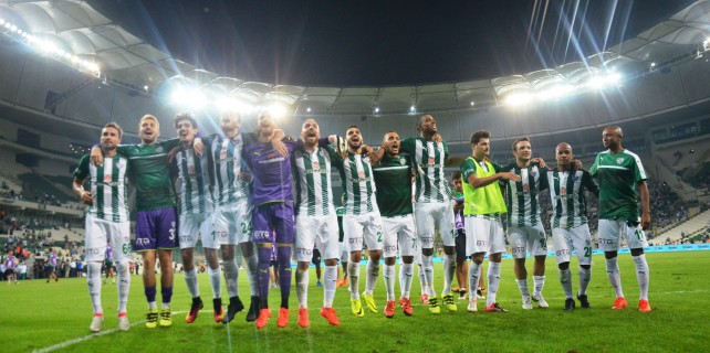 Timsah seriye bağladı...