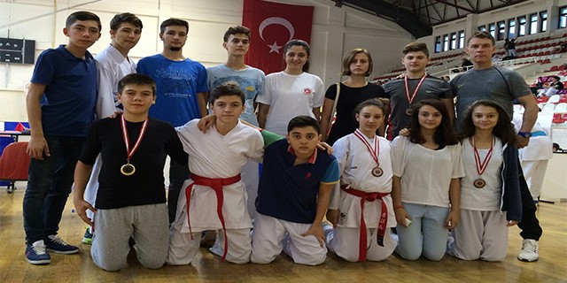 Bursa'lı karatecilerden 5 madalya